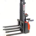 PS3300FE-3M Electric Pallet Stacker, 3300 lbs Capacity, 118″ Lifting Height, Work with Open-bottom Pallets